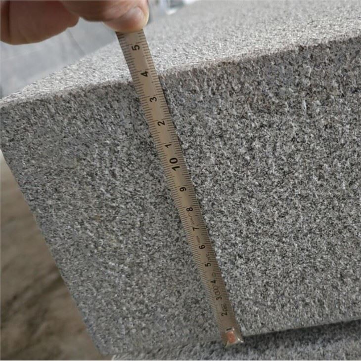 Kerbstone หินแกรนิตสีเทาเข้ม