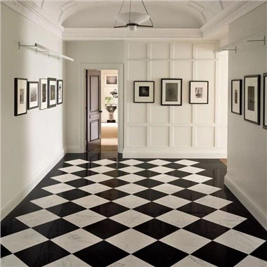 กระเบื้องปูพื้นหินอ่อนสีขาวและหินอ่อนสีดำออกแบบสวยงาม